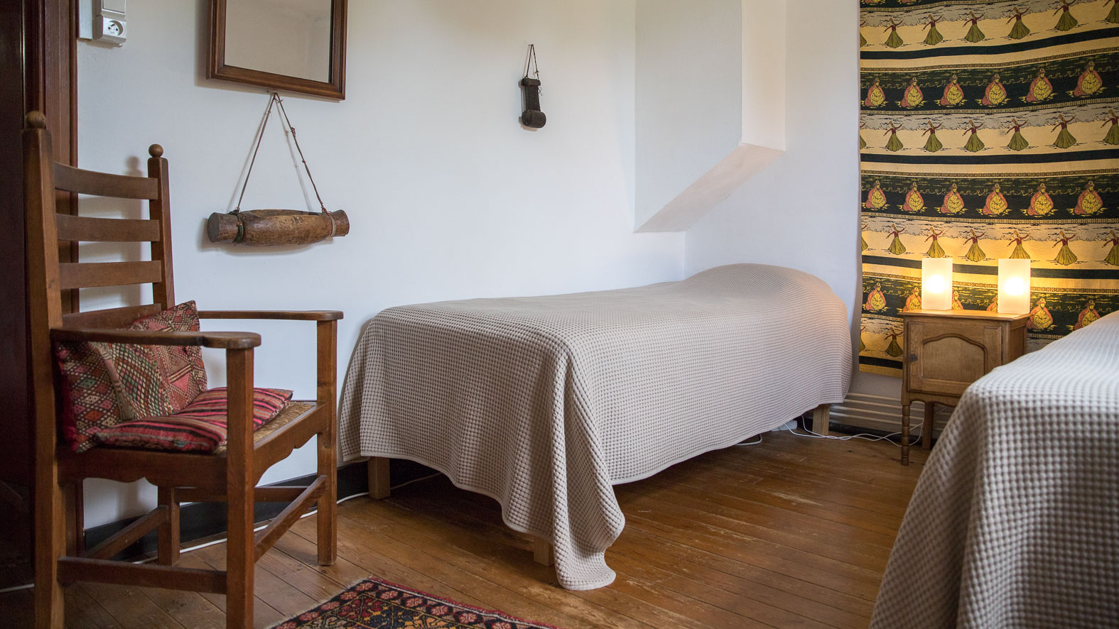 X. For events only room 9; 2-persons bedroom room (with two single beds)